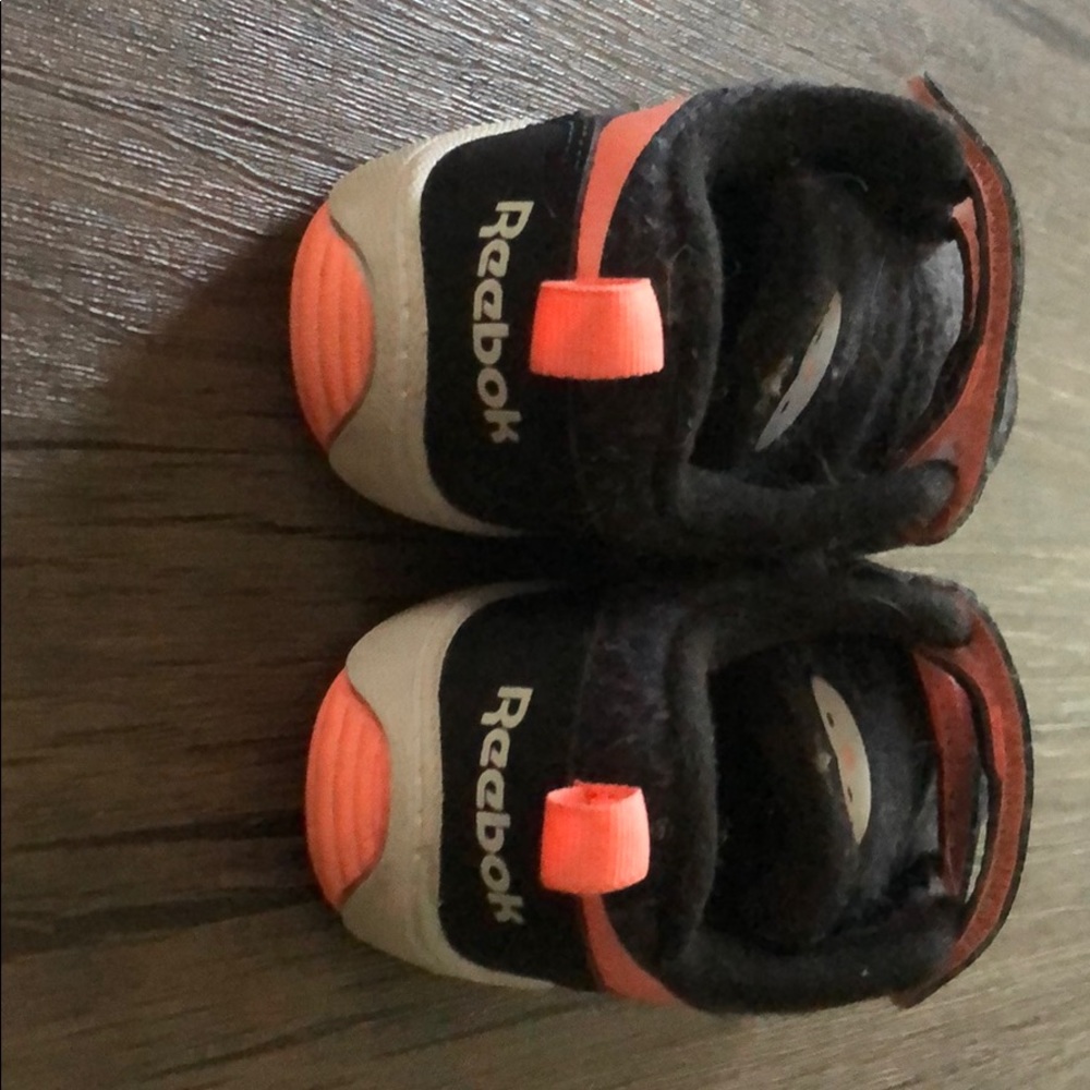 Girls Reebok sneaker - Picture 3 of 4
